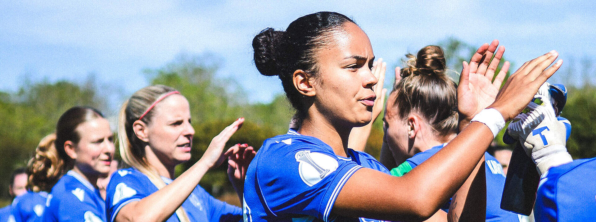 KSC-Frauen klatschen sich ab